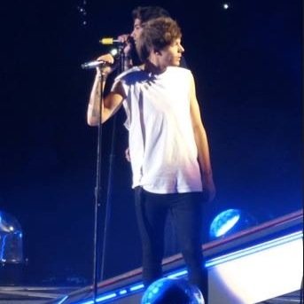 HARRYS REACTION TO ME SINGING TO HIM 2:47 https://t.co/5bDEC9Wyrx