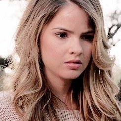 Desert_WoIf's profile picture. Free follow from @purehaIe because it's the middle of a teenwolf episode and i feel like being nice