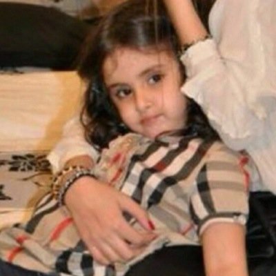 يروج .. حبر القلم فـ قبة أوراقه ! لا جا يوصّف طهارتها وعفّتها طآلبه بْ جآمعة آلگويت