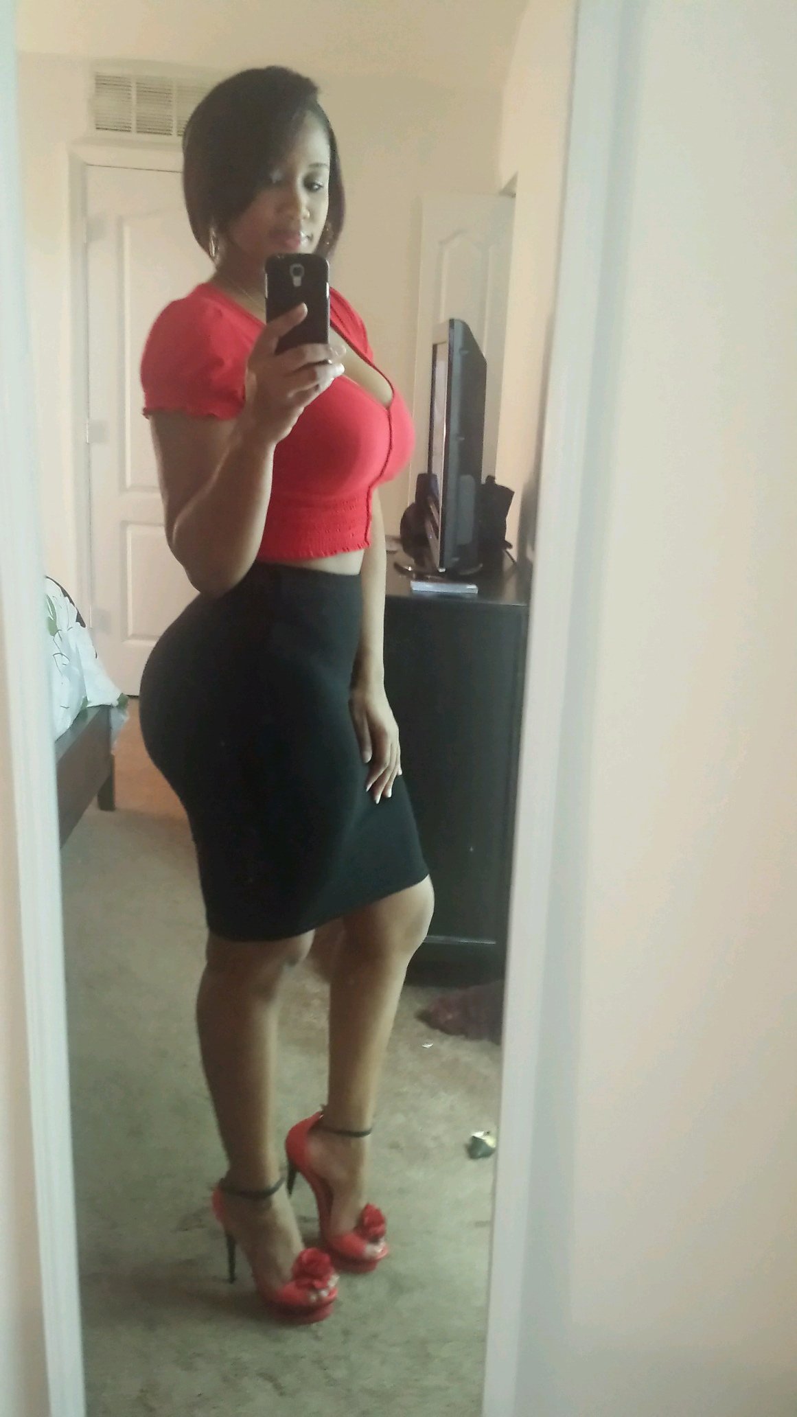 Jamaican,What u c is what u get I'm Jus enjoying Life n Living every day as if its my last, Trust No Man,Fear No Bitch