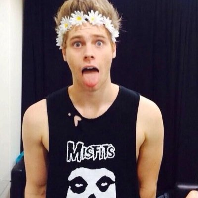 Follow @CuddlyxCashton & @MiaSavanna33 cause they gave you this free follow! xxx