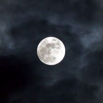 For the moon never beams without giving me dreams #illhueminatti