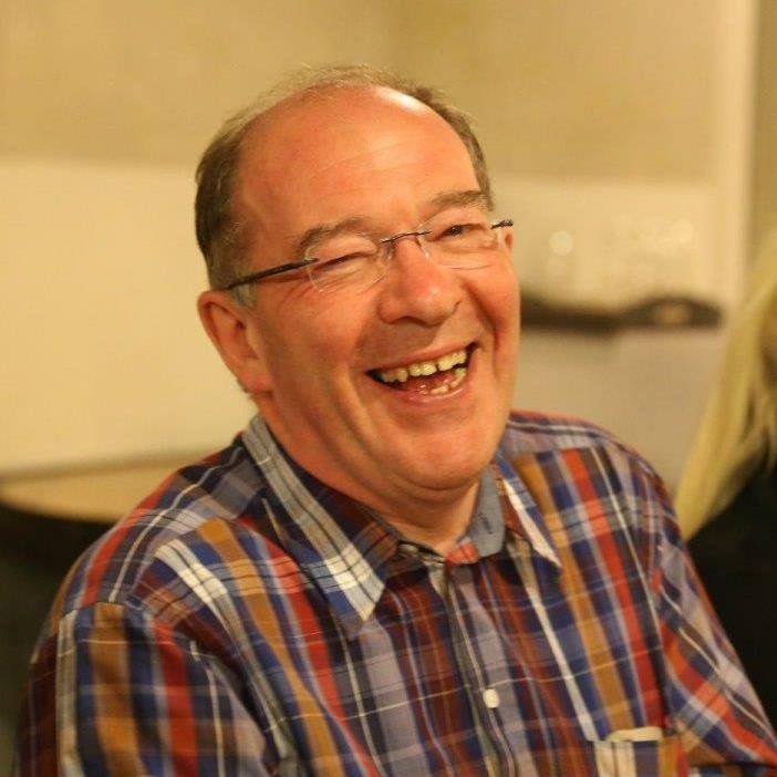 60 ans, montois, marié, deux enfants, amateur de jogging, natation, cinéma, actualités...