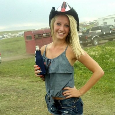 SENIOR AT TWU!! Majoring in psycology! Country, fires, lake, trucks,  and of course shopping!!!