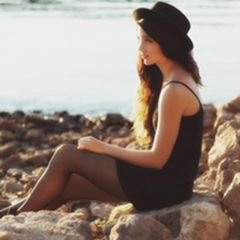 Tu sei bella anche così vestita di lividi
Emily Rudd•18 anni•modella•