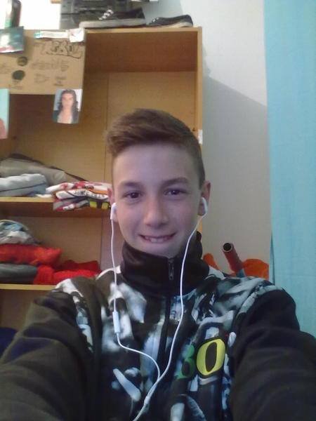 Sou de Abrantes, tenho 16 anos, tenho 1.70m, gosto de ser fofo para quem merece Amo-te M.O. 3 3 és tudo *-*