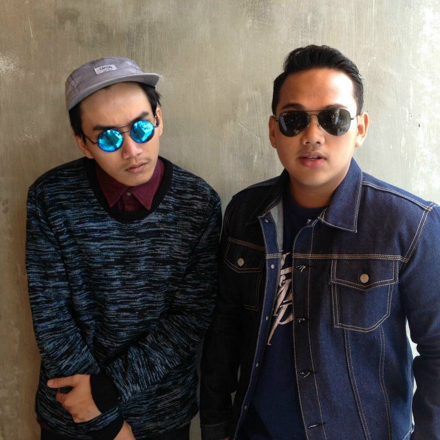 Leon_TrafficJam's profile picture. Personal Manager of Putri Tanjung | A part of Mr. Glasses| Business Management BINUS '18 | Be a good one.