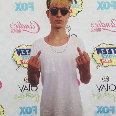 idklawley__'s profile picture. Free follow from @Queenkittyy_ ♡