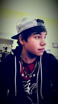I feel pretty damn cool now that im on twitter!