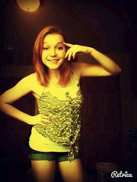 I'm 14 from Florida I love the walking dead, Luke hemmings, and Norman reedus , follow me (: