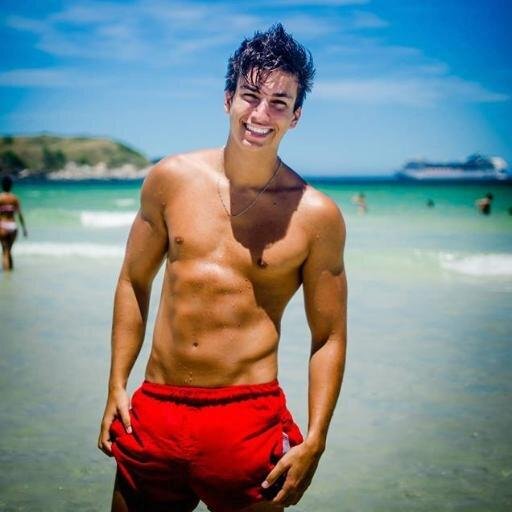 Actor, mediático y modelo. 19 años. Soñador. Contacto y prensa: 1160152864