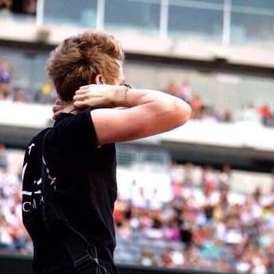 5soscalum168's profile picture. Follow @ww_5sos and @lukeysvegemite and if u want @yty_updates 
read my Michael Clifford fanfic http://t.co/AdIPa4TS88