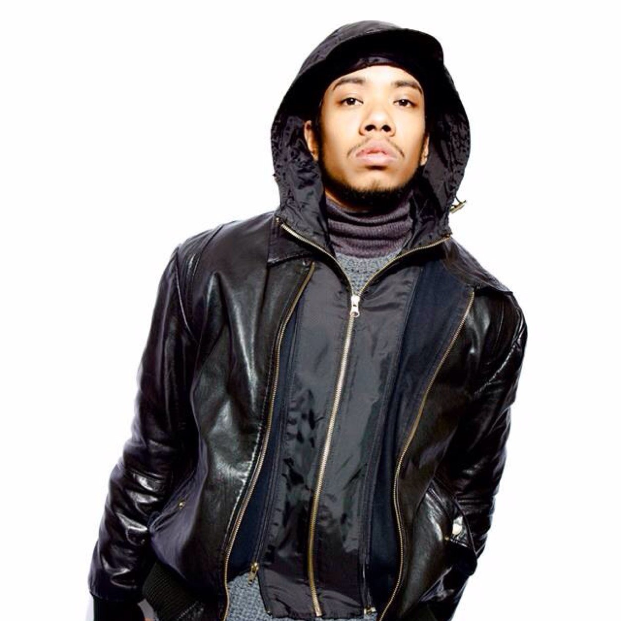 Rapper, Singer, Producer... ラッパー、シンガー、プロデューサー。 バイリンガルアーティスト。 Walkin wit most devine figure.