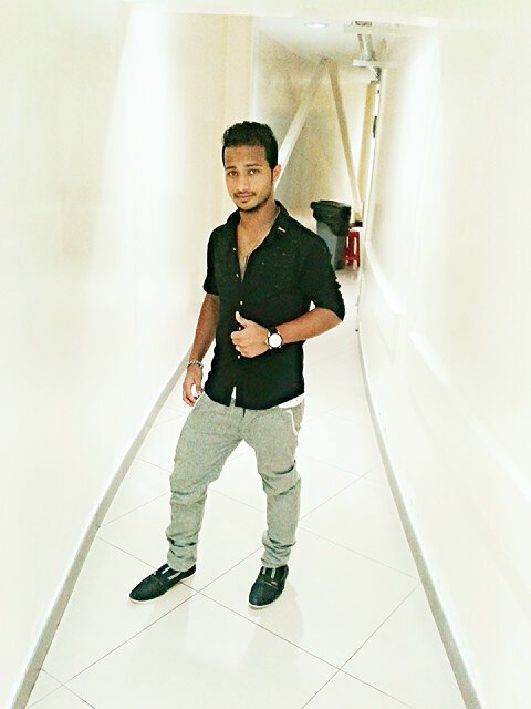 One of the reasons why I love u is because you make me smile for no reason..!!!♡