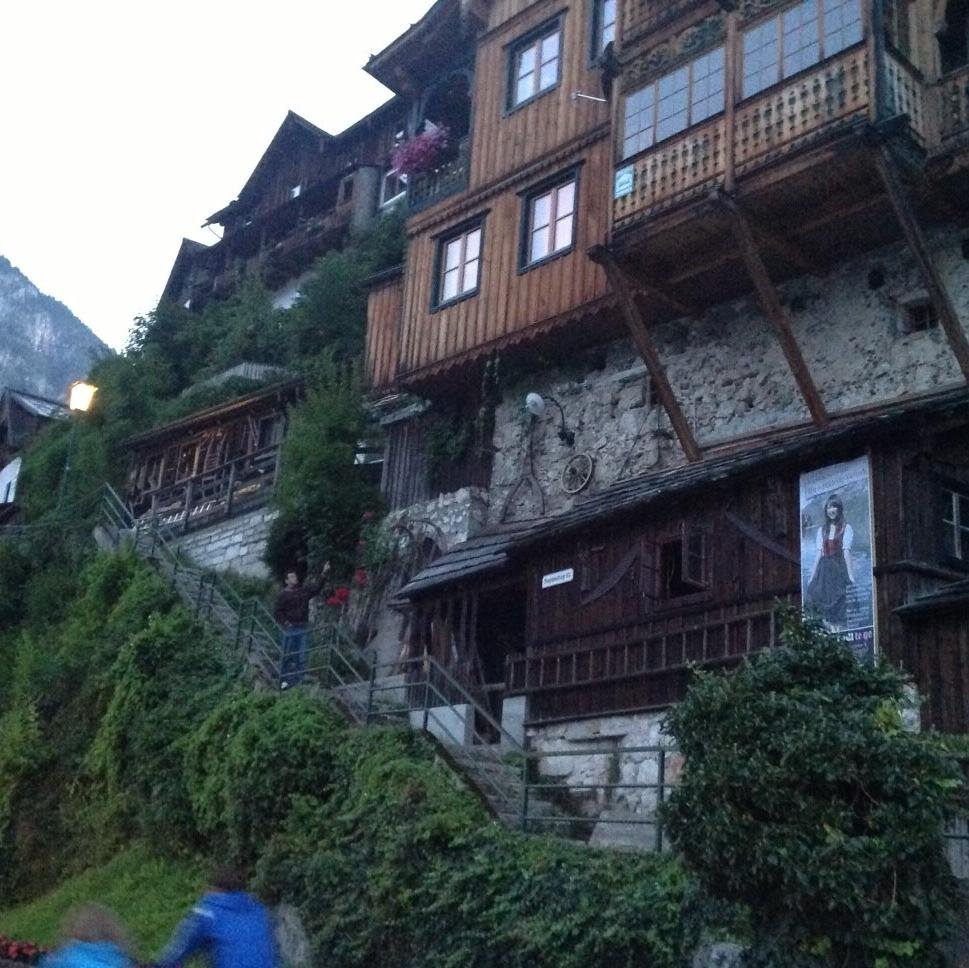 alikemalyaldiz's profile picture. Aslen OF`lu, Istanbulda büyümüs, Avusturyanin Salzburg sehrinde yasamakta. Genetik Mühendisi, Beyin Dersleri vermekte, Hat yazmayi, Laborda calismayi seviyor.