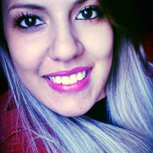 E a gente vai vivendo novas histórias, abrindo novos sorrisos e seguindo em frente (: