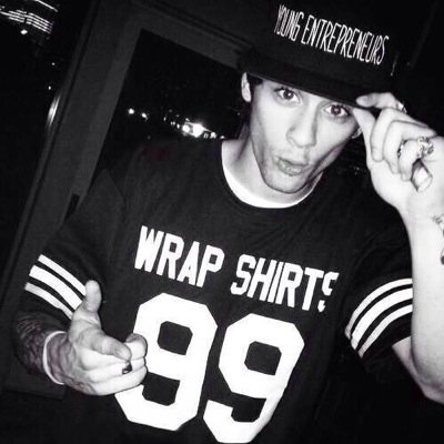 Plase follow @larryswingz! :)