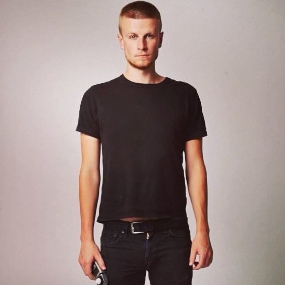 Freelance photographer, photographic assistant and general man about town. alex@alexcraddock.com
