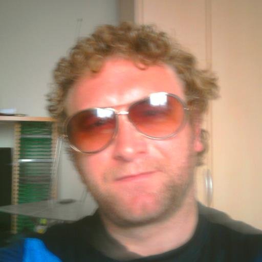 A&R Director for http://t.co/74XAgs4dee Been in the music industry for 20+ years and looking to use the next 5 years to develop the Aurovine site further.