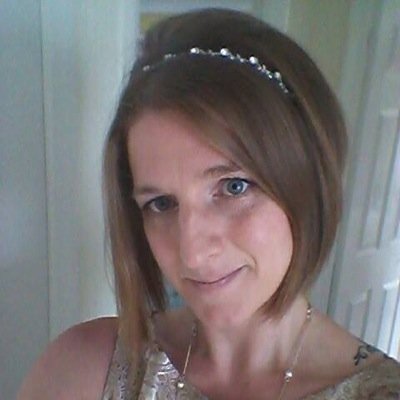 I'm a nutty redhead, crazy in love with my gorgeous fella, love to have a good giggle, & enjoy the challenges of motherhood