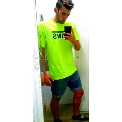 A nadar sin parar...  I wanna be live and happy- Instagram / Vine / : farra_gimenez La advertencia consiste en amenazar por las buenas...
