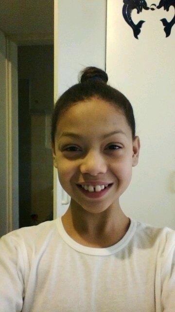 Hey guys,I'm skyler,a caring and good friend,follow me here on twitter.I'm as sweet as sugar.I luv mermaids.