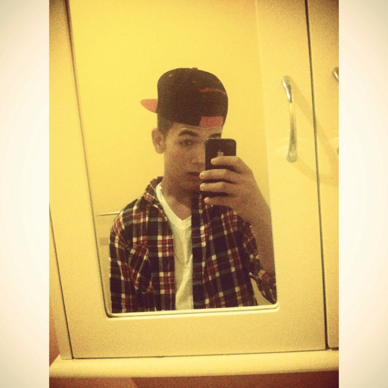Belieber boy ♛ and smiler✌️, instagram: edwinrg97