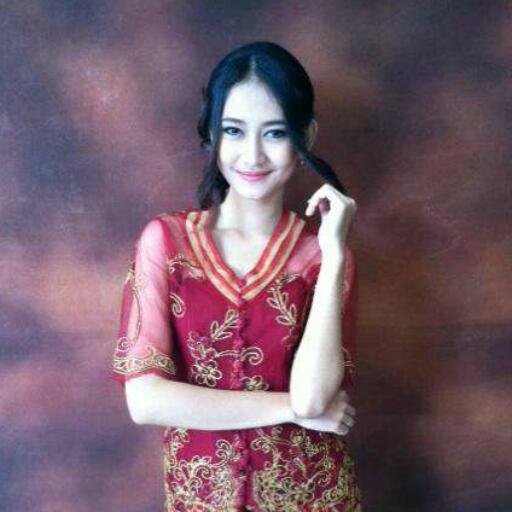 Tatapanku membuatmu mabuk kepayang, Senyumanku mengalihkan duniamu. Always Support Amanda Dwi Arista and @OfficialJKT48