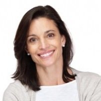 Priista / Licenciada en Derecho / Maestra en garantías indiciduales y amparo.