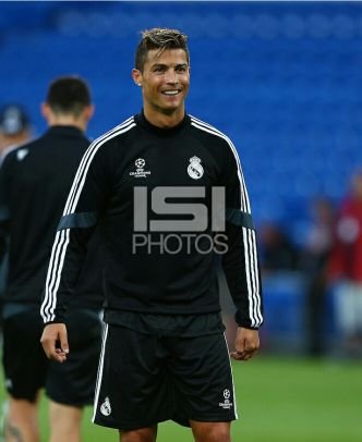 my life and my world is only one @cristiano ..Lets be together and bring the love to our idol !
