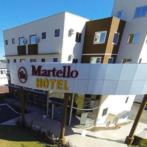 Nosso hotel oferece um delicio café da manhã que aberto ao público todos os dias.