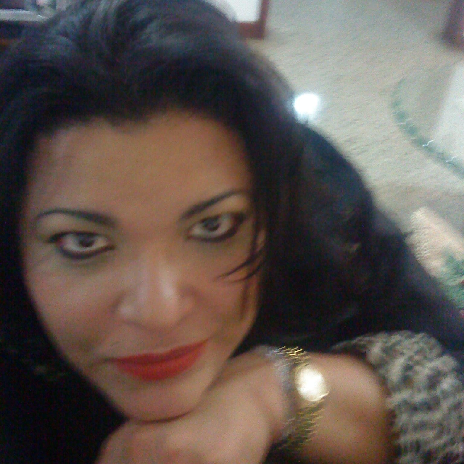 Mujer y madre ante todo, preocupada por mi país y el futuro de mis hijos.