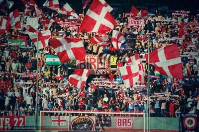 componente de la banda cautivo de sanlucar sevillista desde chico criado con casta y coraje FORZA BIRIS