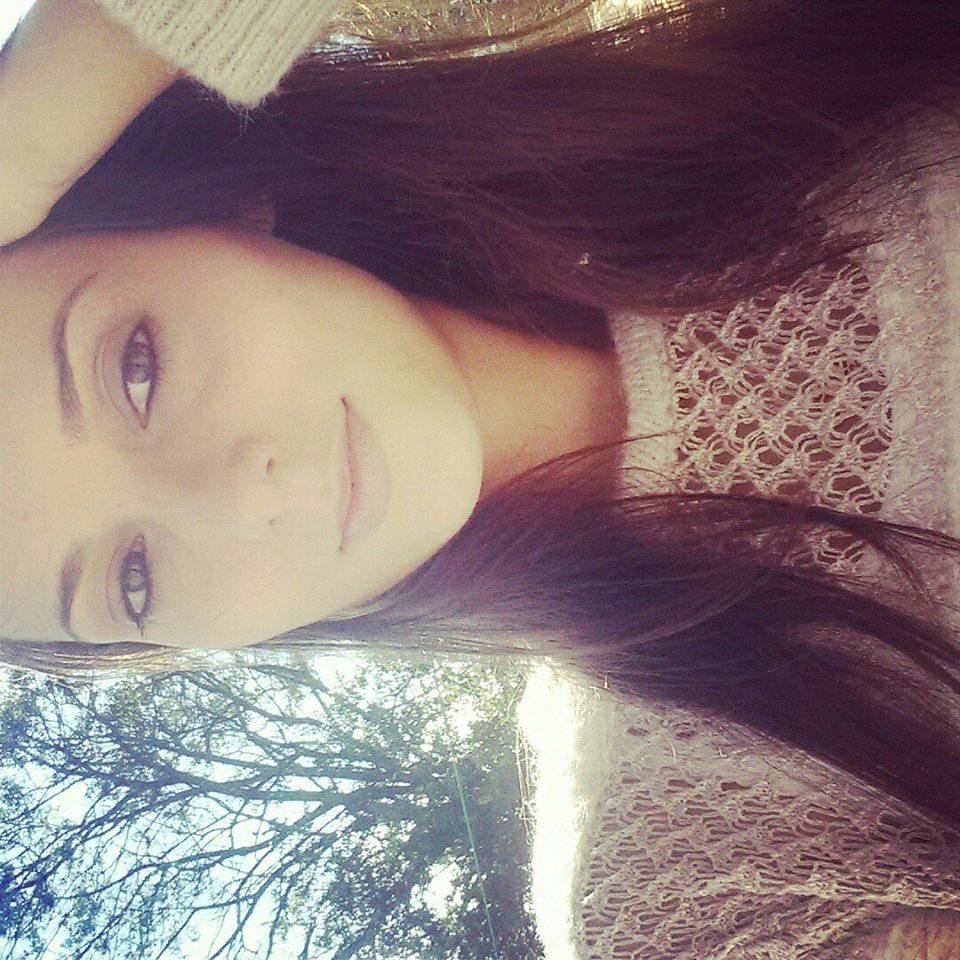 Canceriana, 24 anos, estudante de ADS, apaixonada pela minha familia, amigos e principalmente pelo namo S2... Sou aquela guria de bem cm a vida!!!!