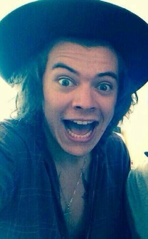 go follow my main @CrazyMofosLou1D FOLLOW it or I Unfollow