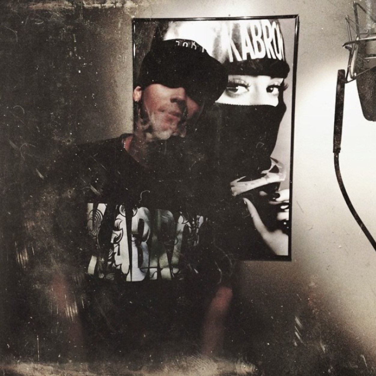 MikeLofan's profile picture. OFFICIAL fan page of artist Mike Lo. Follow Me and @RealMikeLo #FeelGoodMusic

http://t.co/N3wDEQcODX