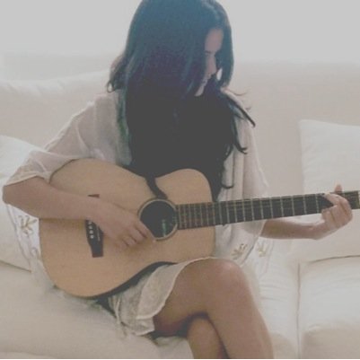 Selena's my queen. Justin's my king. Ariana's my princess. Sasha, Shay, Ashley, Lucy and Troian are my liars. Miley's my girl crush. Demi's my model.