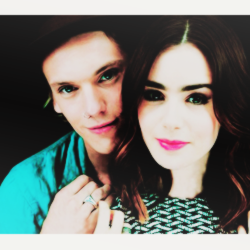 caleido_scopio1's profile picture. «¿Quieres compararte con un insecto, Cassie? Si eres un insecto, tienes que ser una efímera. Un día en el mundo y se acabó.»