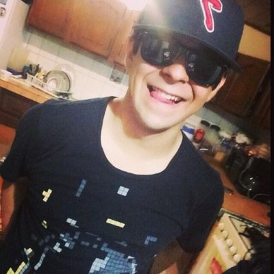 zucutru17's profile picture. El secreto de la felicidad es que te valga madre todo