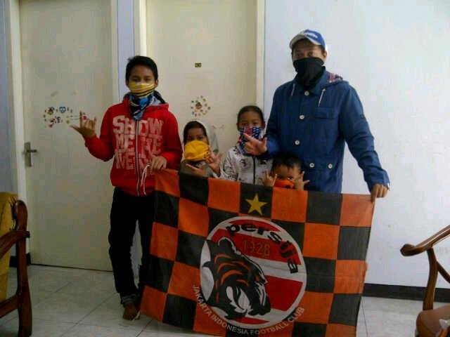 @inter | @Persija_jkt | @InterClubIndo | @ICI_Jakarta @ULAR12INTER | Akun Personal Tomi dukung 1NTER PERS1JA