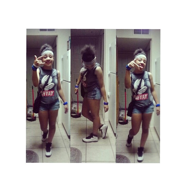 jada is my name    *BASKETBALL*   *TRACK*   Fuck yall fake hoes   kik: jadaboo_toopretty   SnapChat: jadaboobitch   Instagram: lilshawty_bad