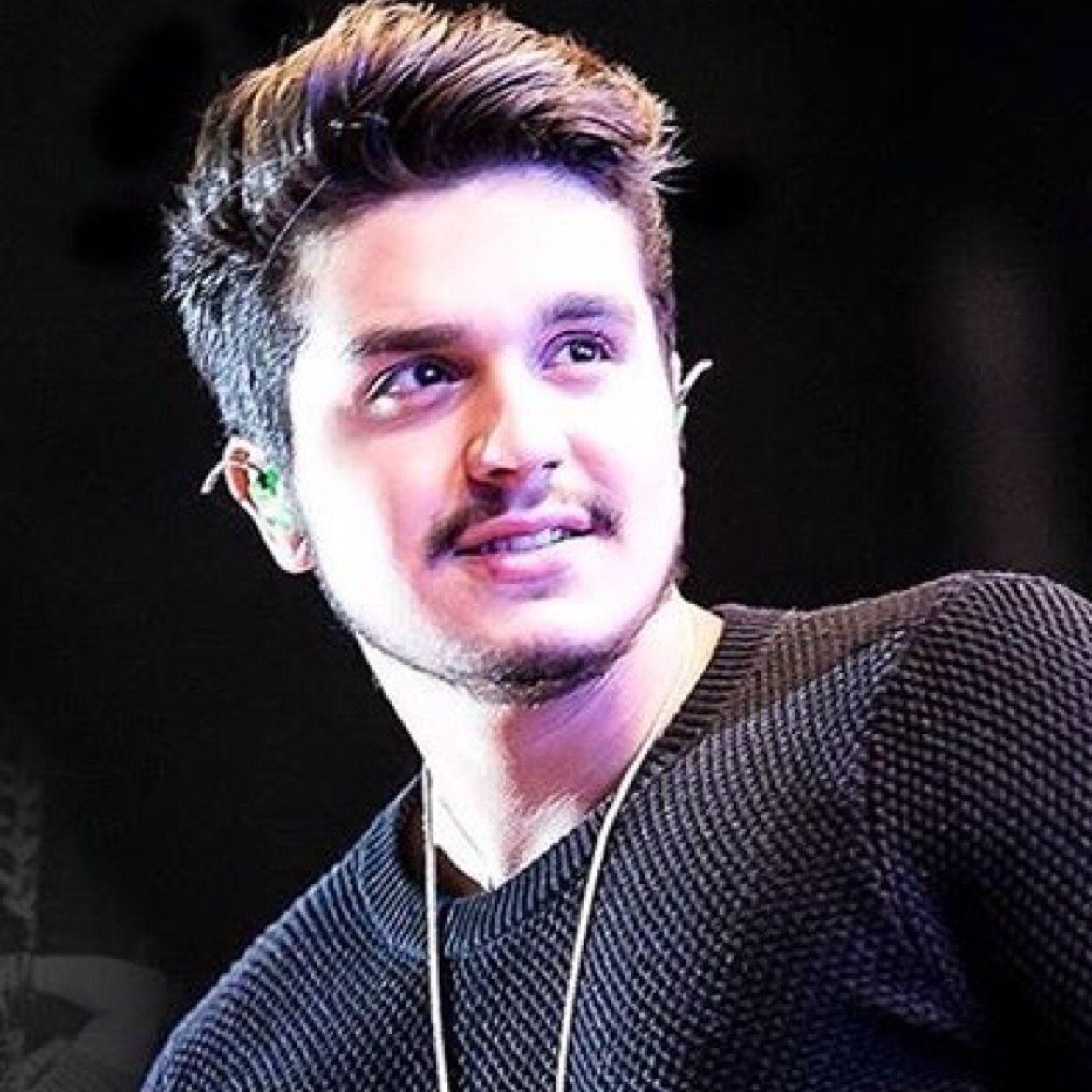 criado dia 19/08/12 , seguido por @MarlaPTeixeira       dia 09/09/2012
 , sua fala é uma linda melodia..(8) @luansantana