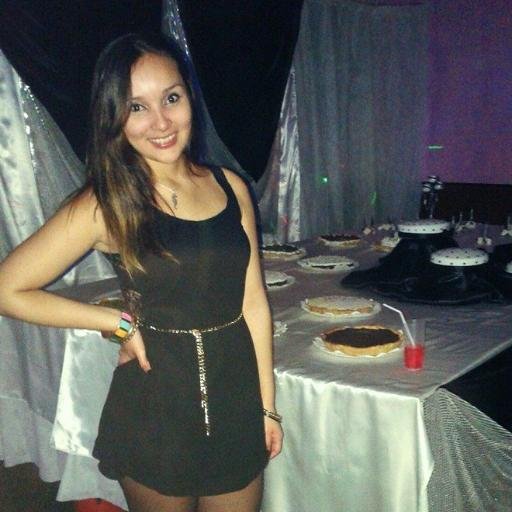 Soy muy simpatica y sobre todo una excelente amiga. #TEAMFOLLOWBACK. Facebook: https://t.co/SSFG626E1n
     El Salvador
