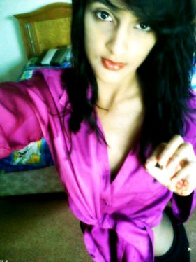 I'm just mee honey xx :) .. Follow me & I'll follow back ♥ x .