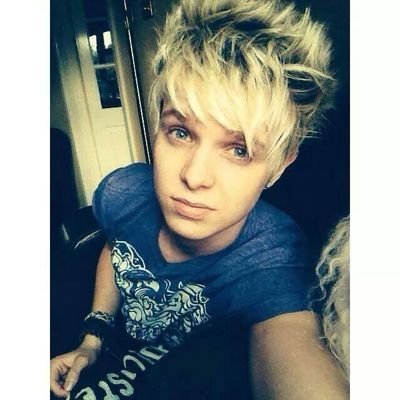 emmamyfanwy's profile picture. HI im emma lewis and im in love with M.A.D its unbelievable TOYBOY in the charts3 FAME AND TV in the charts SHOTGUN will be in the charTs soon whey!!!xx