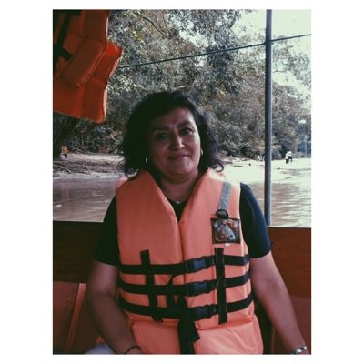 Me encanta vivir  un dia a la vez y saber que mis seres queridos estan junto a mi.