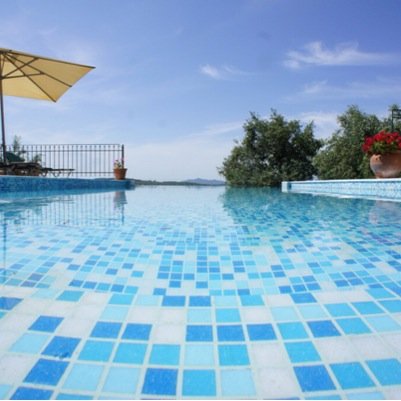 Karin & Hennie, wonen op Corfu. Voor een droomvakantie in Griekenland verhuren wij zeiljacht de Amazon & Villa Eliá, winnaar Zoover award 2014 & #ikvertrek 2008
