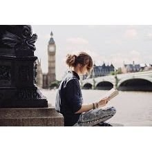 Bloggera, lectora, seriéfila, fangirl. Una loca de edición limitada amante del café y de los buenos libros.