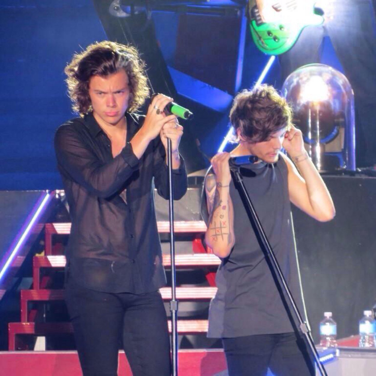 hey could you follow @harrysplatforms for me? Thanks ily