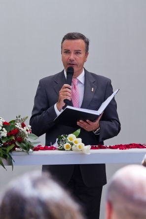 - Ceremoniante & Oficiante Decano de Bodas Civiles en Valencia, Castellón y Alicante 4 años de concejal , mas de 500 bodas civiles oficiadas.